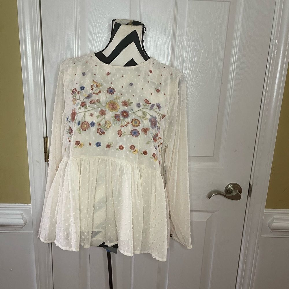 NWT Skylar& Jade tie back dotted Swiss Blouse beige front embroidery accent SZXL